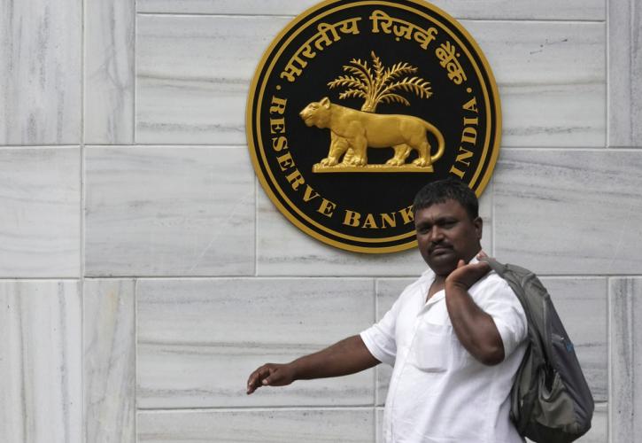 Ινδία: Οι τράπεζες ζητούν απ' την κεντρική τράπεζα χαλάρωση των κανόνων στις συναλλαγές συναλλάγματος