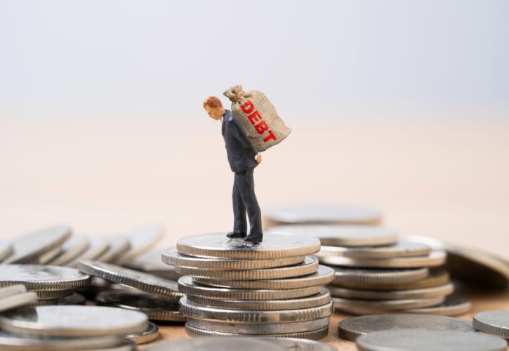 Καθηλωμένοι οι μισθοί λόγω ακρίβειας - Έκρηξη ιδιωτικού χρέους στα 406,7 δισ. ευρώ