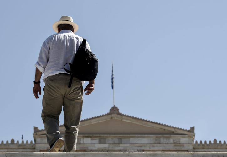 Κατώτατος μισθός: Πόσο αυξάνονται τα επιδόματα ανεργίας, γάμου, οι τριετίες και τα κλιμάκια του Δημοσίου