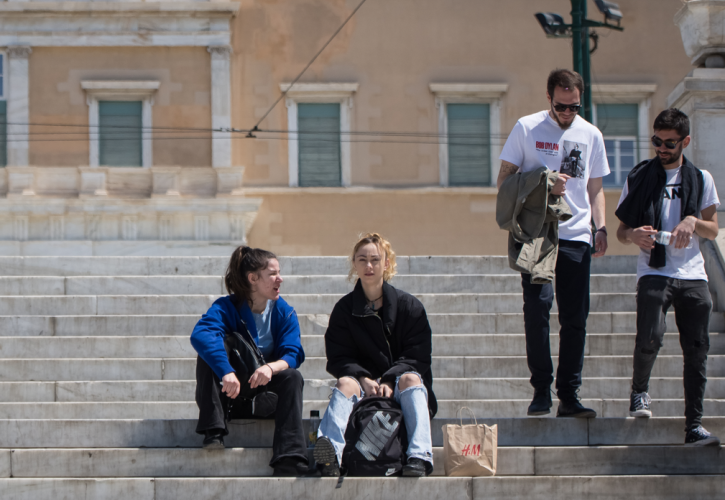 Οι κλάδοι που ηγούνται της κούρσας των μισθών και οι «χρυσές» ειδικότητες με αποδοχές άνω των 2.000 ευρώ