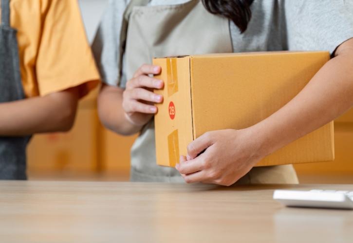 Πάσχα και αποστολές δεμάτων στο εξωτερικό: Τι πρέπει να γνωρίζουν όσοι στέλνουν πασχαλινά δέματα!