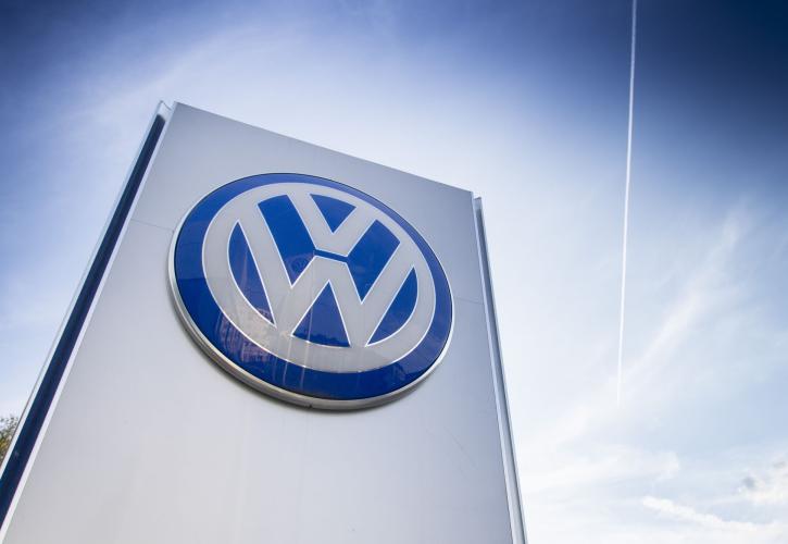 Η VW «ψαλιδίζει» 50.000 θέσεις εργασίας στη Γερμανία έως το 2030