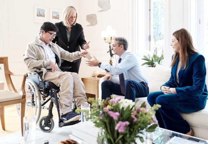 Μαθητή Ειδικού Σχολείου που του είχε στείλει επιστολή συνάντησε ο Κ. Μητσοτάκης