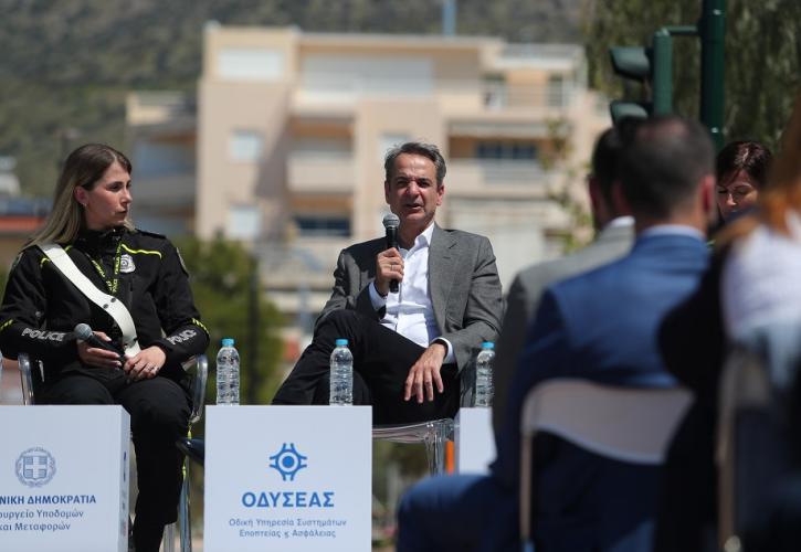 Μητσοτάκης: Ας ξεχάσουμε οριστικά το να σβήσει κανείς κλήση με ένα τηλέφωνο