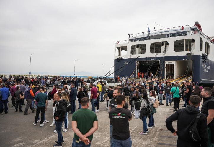 ΥΠΑΑΤ: Κινητοποιήσεις στη Μυτιλήνη εμπόδισαν την αποβίβαση εξοπλισμού για τον αφθώδη πυρετό