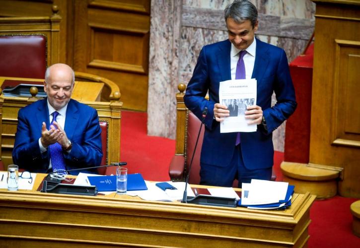 Τα μηνύματα Μητσοτάκη, οι εκλογές και οι επαφές του Αλέξη στο Παρίσι