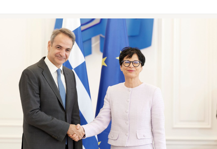 Μητσοτάκης σε Ευρωπαία Επίτροπο Διεύρυνσης: Νέα δυναμική στα Δυτικά Βαλκάνια