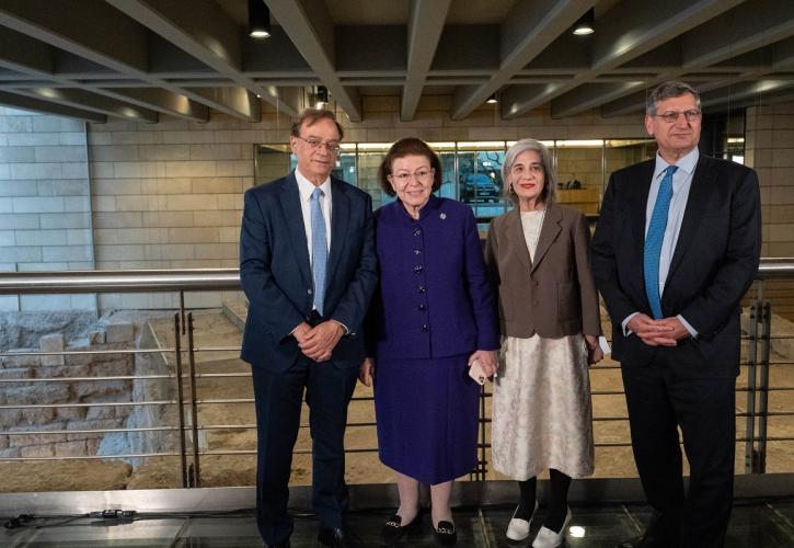 Εθνική Τράπεζα: Εγκαινιάστηκε το έργο «Μετέωροι Βηματισμοί» στο Μέγαρο Καρατζά