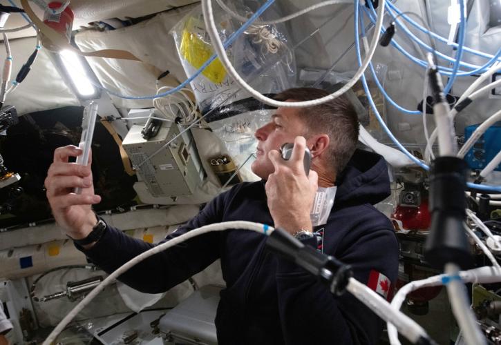 Eπιστρέφουν στη Γη μετά τον γύρο της Σελήνης οι αστροναύτες του Artemis II