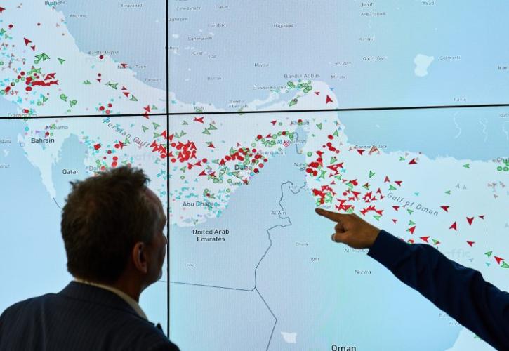 Στενά του Ορμούζ: Διελεύσεις πλοίων σε μετέωρο σκηνικό - «7 ψεύδη Τραμπ σε 1 ώρα»