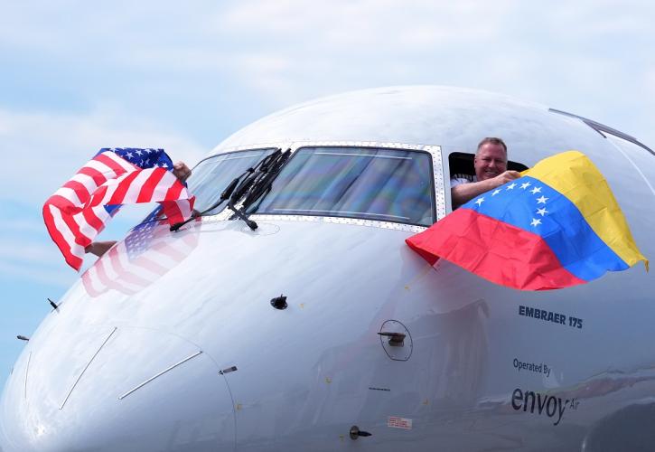 Έφτασε στο Καράκας η πρώτη απευθείας πτήση από ΗΠΑ μετά από 7 χρόνια
