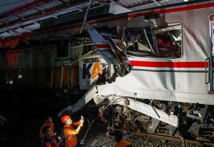 Στους 14 οι νεκροί από τη σύγκρουση τρένων στην Ινδονησία