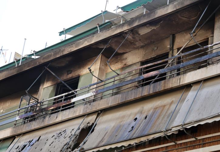 Φωτιά σε διαμέρισμα στον Κολωνό: Δύο νεκροί και ένας τραυματίας