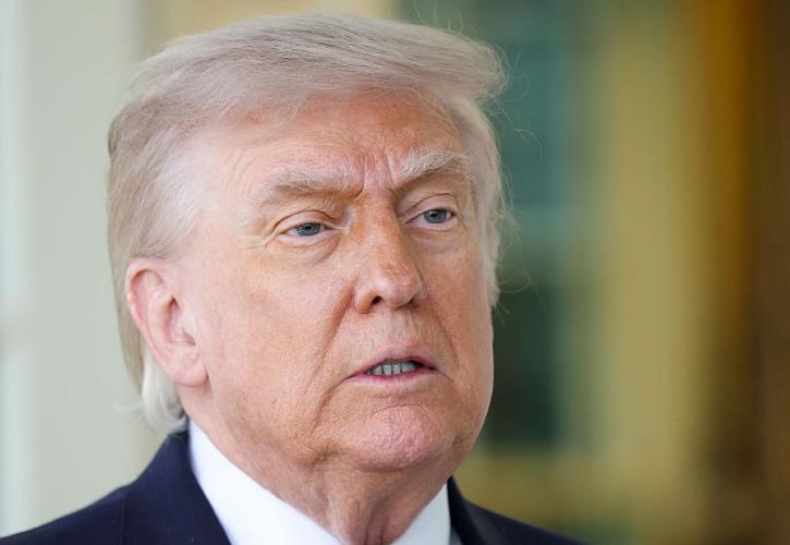 Τραμπ: «Το Ιράν καταρρέει οικονομικά από το κλείσιμο του Ορμούζ»