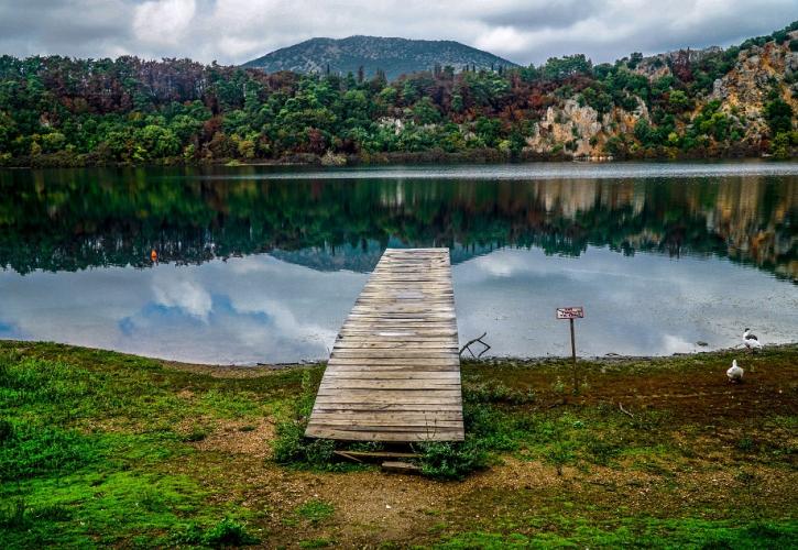 Natura: Στη Βουλή το νομοσχέδιο που ανοίγει «παράθυρο» δόμησης - Τι αλλάζει για ιδιοκτήτες και οικόπεδα