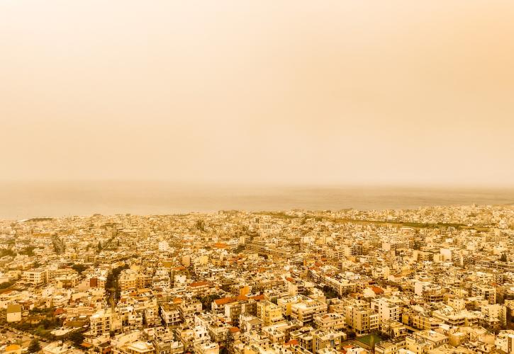 Κρήτη: Αφρικανική σκόνη «σκέπασε» το Ηράκλειο - Προβλήματα στο «Ν. Καζαντζάκης»