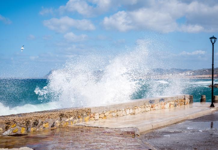 Προβλήματα στα ακτοπλοϊκά δρομολόγια λόγω θυελλωδών ανέμων