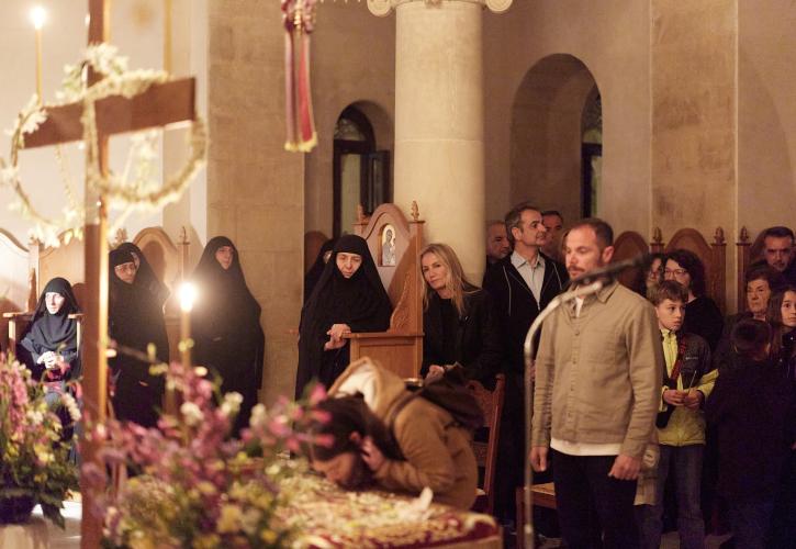 Την Ακολουθία και Περιφορά του Επιταφίου στα Χανιά παρακολούθησε ο Κυριάκος Μητσοτάκης