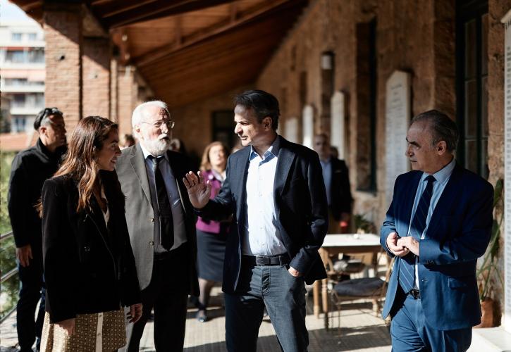 Επίσκεψη Μητσοτάκη στο Γηροκομείο Αθηνών: Στόχος μελλοντικά να φιλοξενεί 500 άτομα