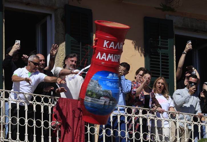 Πάσχα στην Ελλάδα: Τα κορυφαία έθιμα από κάθε γωνιά της χώρας