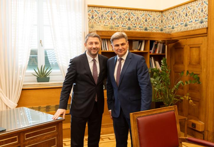 Eπίσημα στο ΠΑΣΟΚ ο Φαραντούρης - Συναντήθηκε με τον Ανδρουλάκη