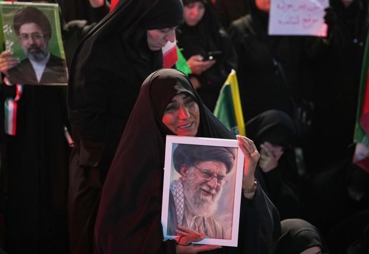 Ιράν: Φόρος τιμής αποτίεται σε πανεθνικό επίπεδο στον Αλί Χαμενεΐ