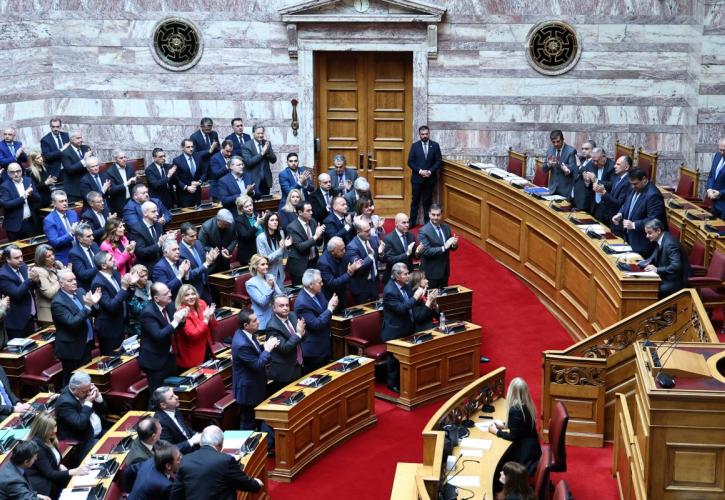 Τα ρουσφέτια, οι βουλευτές «στα μανταλάκια» και η απειλή Γεωργιάδη