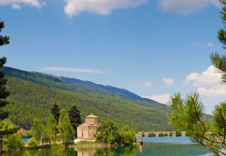 Τέσσερις λίμνες κοντά στην Αθήνα για ανοιξιάτικες αποδράσεις