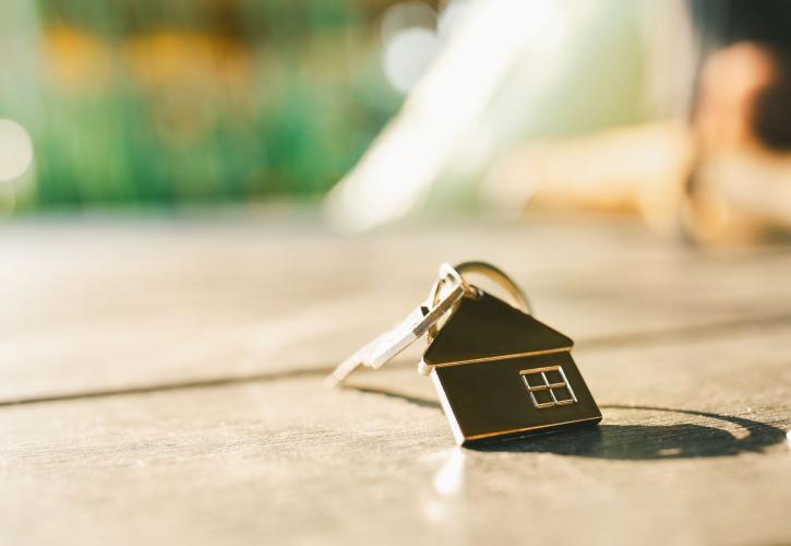 Μεταβιβάσεις ακινήτων μόνο στον συμβολαιογράφο - Πώς ξεμπλοκάρουν τα κατασχεμένα