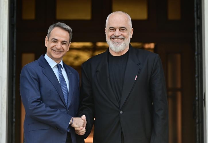 Συνάντηση Μητσοτάκη - Ράμα: «Έχουμε σημαντική ευκαιρία να λύσουμε εκκρεμή ζητήματα»