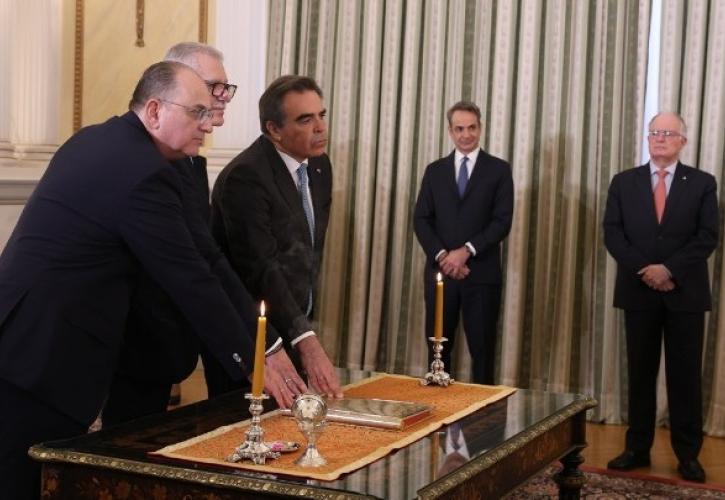 Ορκίστηκαν τα νέα μέλη της κυβέρνησης