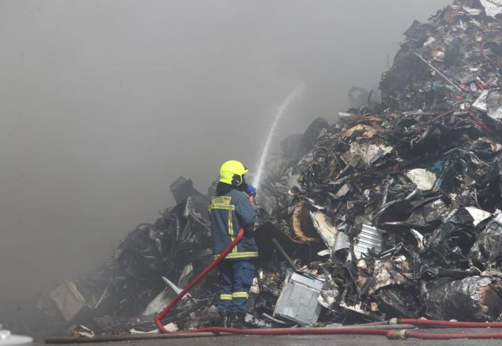 Θεσσαλονίκη: Πυρκαγιά σε υλικά ανακύκλωσης στη Νεοχωρούδα