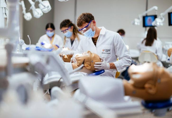 Σπουδές Οδοντιατρικής στην Κύπρο: Γιατί το Ευρωπαϊκό Πανεπιστήμιο Κύπρου αποτελεί την ιδανική επιλογή για Έλληνες φοιτητές