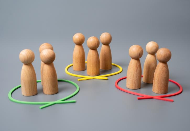 Η Ελλάδα γερνά και το ισοζύγιο επιδεινώνεται: Μια δύσκολη εξίσωση