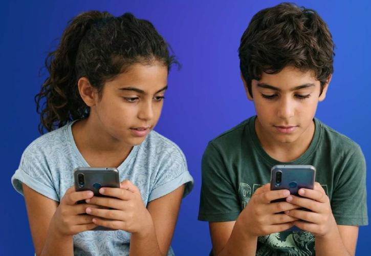 «Ψηφιακή ασπίδα» για τους ανήλικους: Με πλήρη εφαρμογή από το 2027