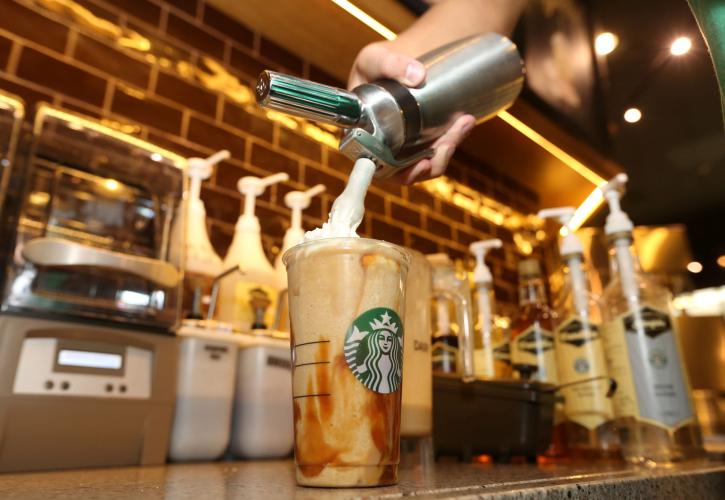 Αναβάθμιση outlook από Starbucks: Κέρδη 510,9 εκατ. δολάρια το β' τρίμηνο - Άλμα εσόδων 9%