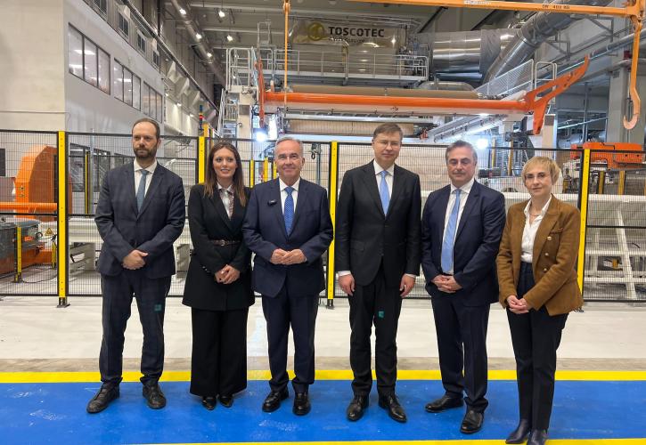 Επίσκεψη Παπαθανάση - Ντομπρόβσκις σε επένδυση που χρηματοδοτείται από το Ταμείο Ανάκαμψης