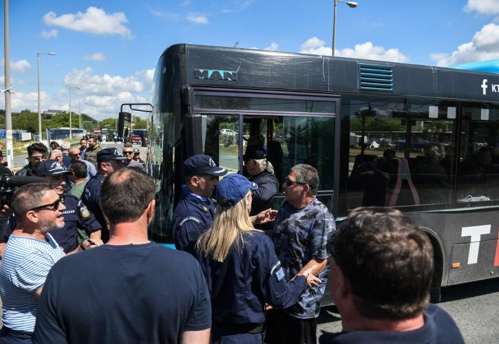 Ένταση στο τελωνείο του Προμαχώνα μεταξύ αγροτών και αστυνομικών - Σε εξέλιξη οι κινητοποιήσεις