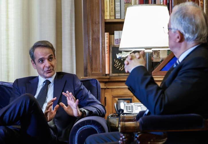 Μητσοτάκης σε Τασούλα: «Η προσήλωση της κυβέρνησης παραμένει στην υλοποίηση του προγράμματός της»