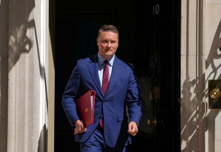Παραιτήθηκε ο υπουργός Υγείας της Βρετανίας, στην «κόψη του ξυραφιού» ο Στάρμερ