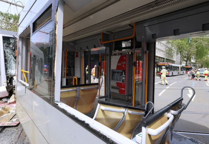 Γερμανία: Δεκάδες τραυματίες από μετωπική σύγκρουση δύο τραμ στο Ντίσελντορφ