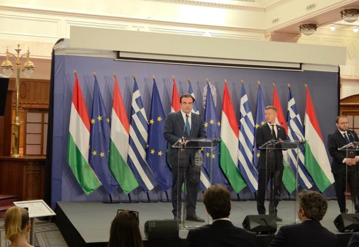 Πιερρακάκης από τη Βουδαπέστη: «Ένας άνεμος αλλαγής πνέει από την Ουγγαρία»