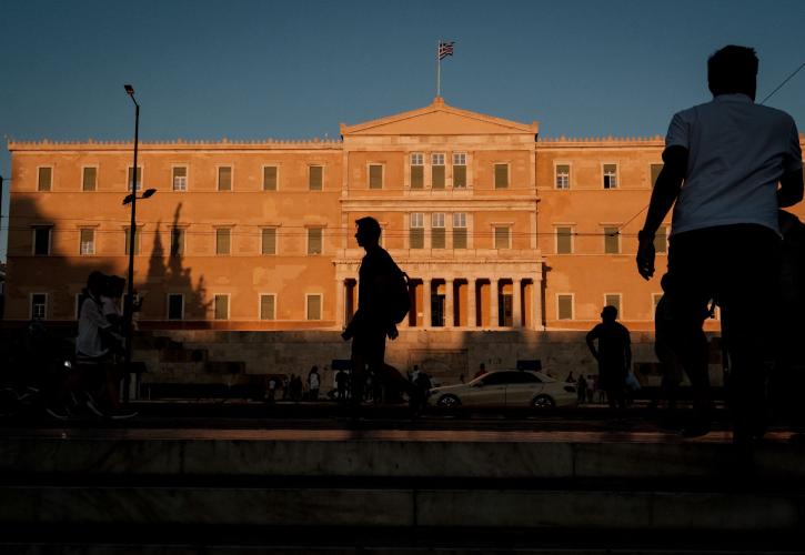 «Φρέναρε» ο ρυθμός ανόδου των αμοιβών το 2025 - Τι αυξήσεις προβλέπονται για το 2026