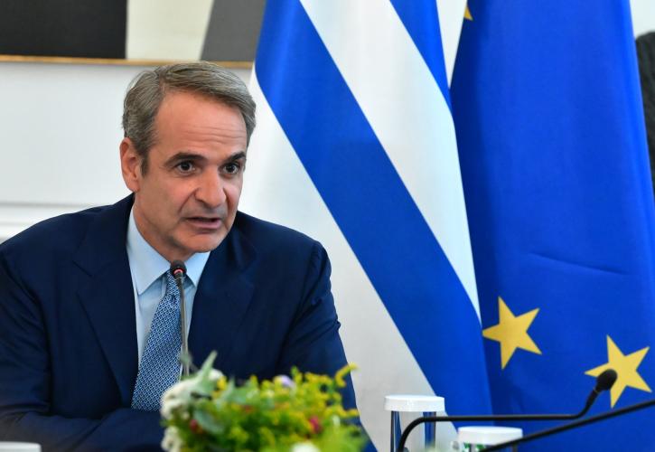 Μητσοτάκης στο Υπουργικό: «Αναμένεται περαιτέρω πτώση στην τιμή της βενζίνης στην αντλία»