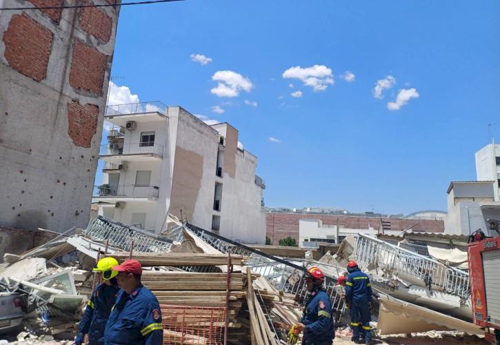 Κατάρρευση πολυκατοικίας στα Πετράλωνα - Σε εξέλιξη επιχειρήσεις έρευνας και διάσωσης