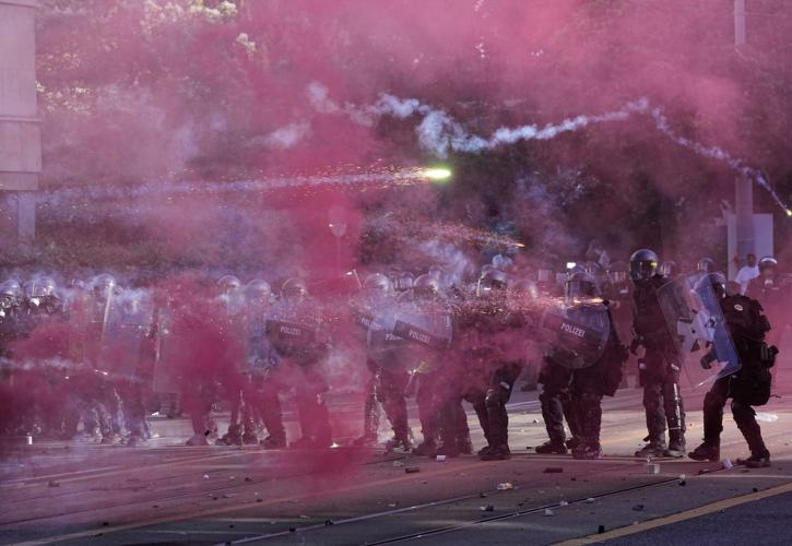 Ελβετία: Συγκρούσεις μεταξύ διαδηλωτών και αστυνομίας στη Γενεύη σε πορεία κατά της G7
