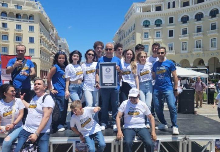 Στη Θεσσαλονίκη το ρεκόρ Γκίνες για τη μεγαλύτερη ταυτόχρονη χορογραφία ζεϊμπέικου
