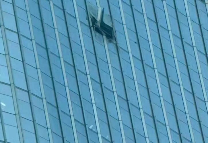 Συντριβή αεροσκάφους στον ψηλότερο ουρανοξύστη του Πεκίνου