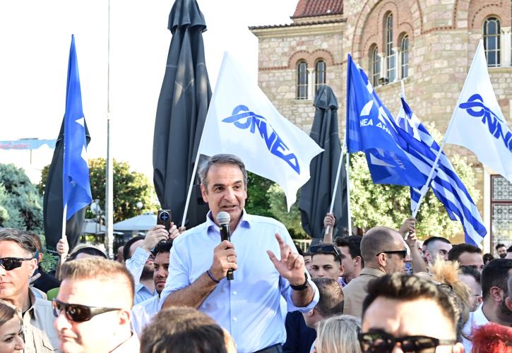 Το νεύμα του Μητσοτάκη στον Καραμανλή - Η «χολή» για τη συνάντηση Τσίπρα-Γκίλφοϊλ - Μπελάδες για Ανδρουλάκη
