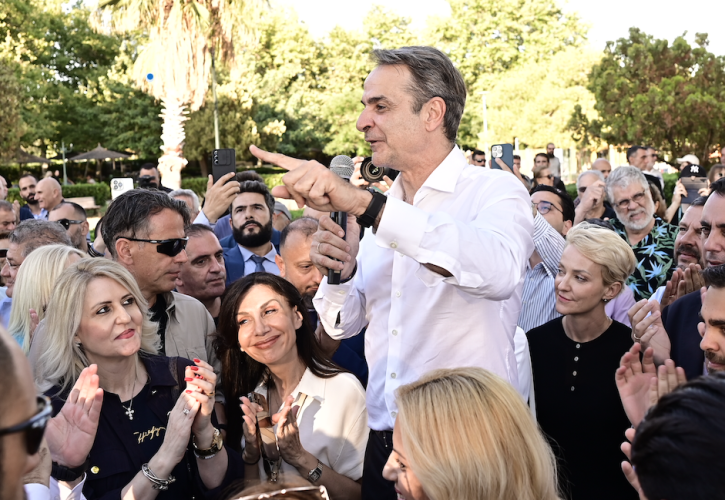 Μητσοτάκης: Όποιος σας υπόσχεται τζάμπα παροχές να ξέρετε ότι θα σας τα πάρει - Η πτώση του πετρελαίου θα περάσει στην αγορά